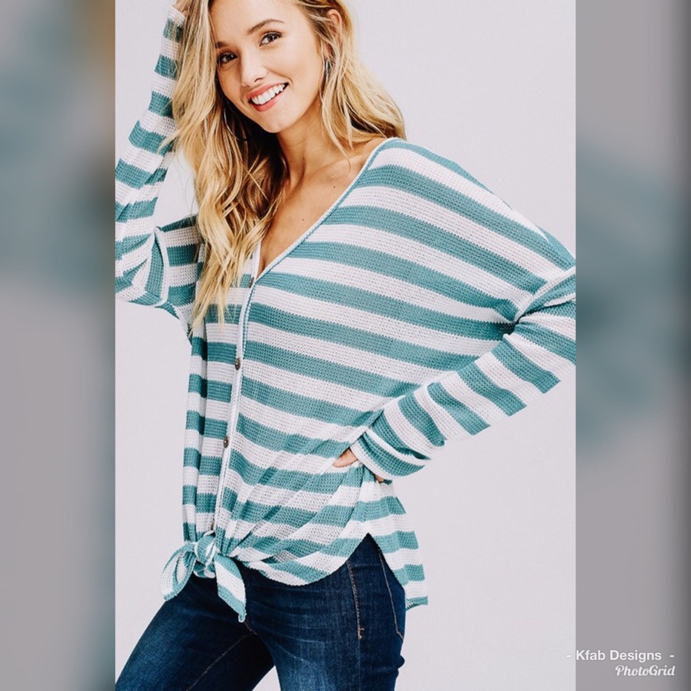 🥰LAST 1! Waffle Knit! Gorgeous Button Down Top! - Picture 7 of 8